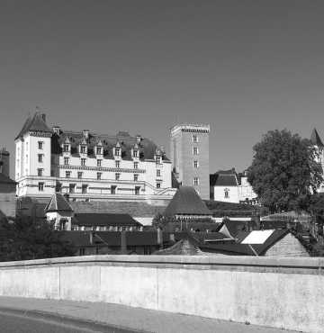 château de pau noir et blanc